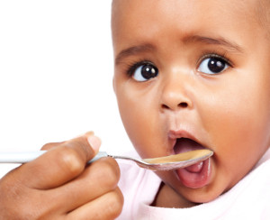 Weaning: How to Introduce (Semi) Solid Food to Your Baby